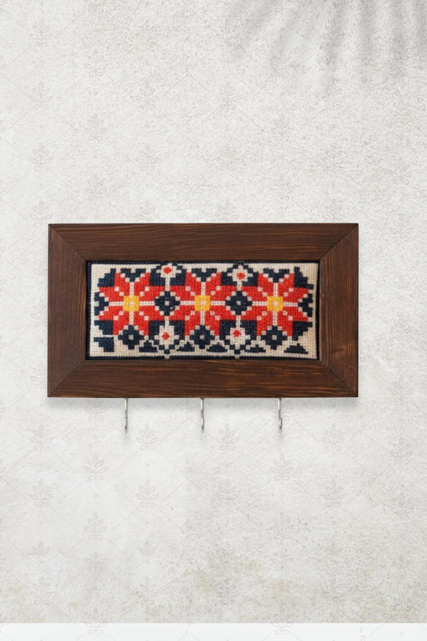 صورة واتساب بتاريخ 2025-10-22 في 14.02.02_ed96c237 Hand-embroidered wooden keychain - Image 1